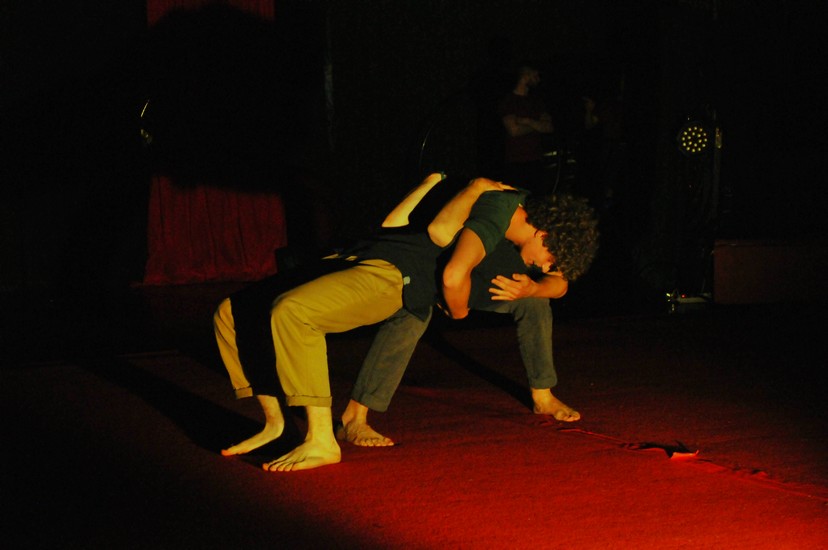 2 acro g 